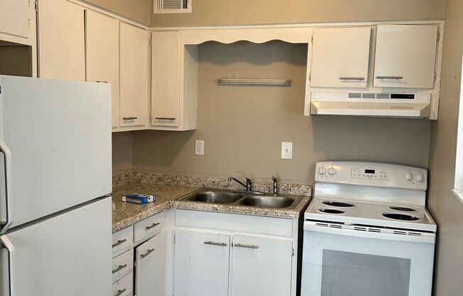 2 beds, 1 bath, $895