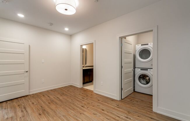 Studio, 1 bath, $1,315, Unit 1050 N 4th St. Apt. 307