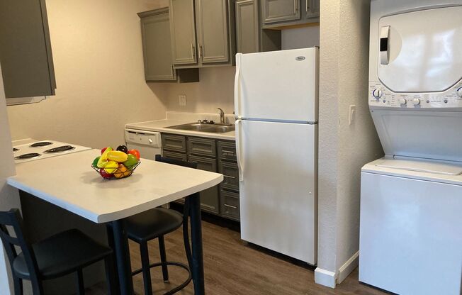 2 beds, 1 bath, 766 sqft, $1,500