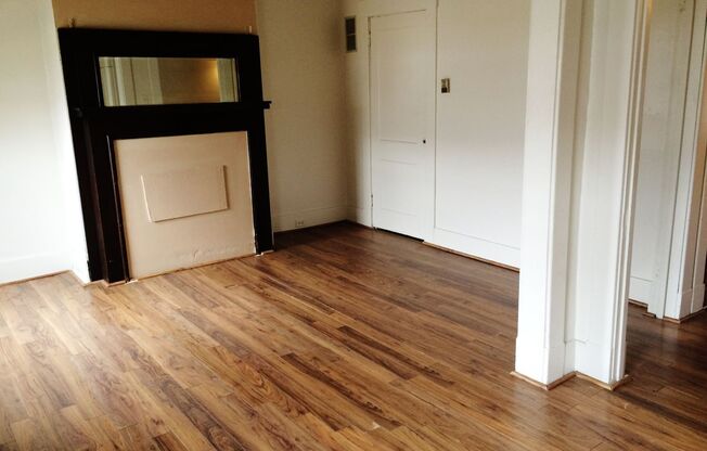 2 beds, 1 bath, $1,195, Unit 2