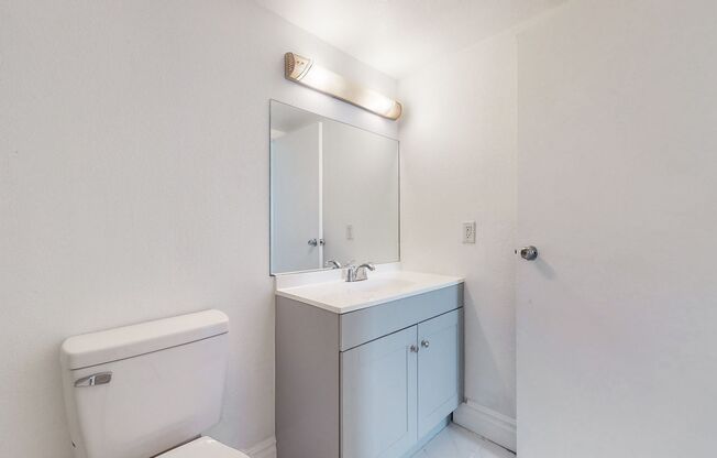 2 beds, 2 baths, 873 sqft, $1,810, Unit 601 W 11th Ave