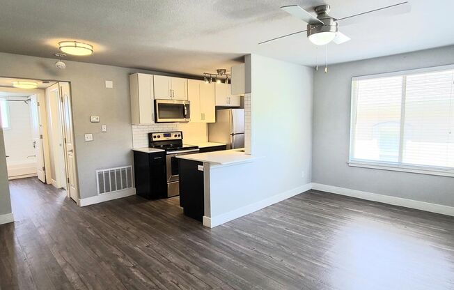 1 bed, 1 bath, 560 sqft, $1,245, Unit 33
