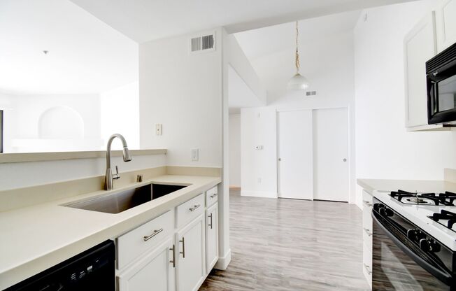 1 bed, 1 bath, 700 sqft, $1,350, Unit 222