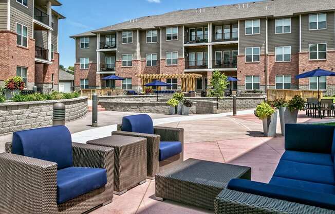 Courtyard at The Apartments at Lux 96 in Papillion, NE