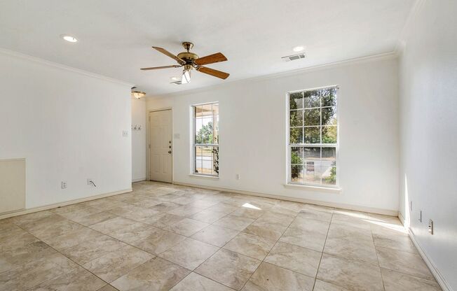 Available August 2026!  3 Bedroom 3 Bathroom Duplex with Yard Close to Campus/Bus Route!