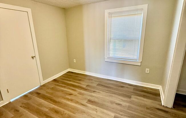 2 beds, 1 bath, $1,050, Unit Unit 1