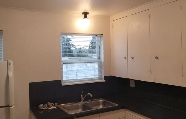 2 beds, 1 bath, 800 sqft, $1,415, Unit 221003