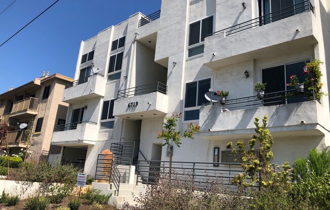 2 beds, 2 baths, $2,745, Unit 07