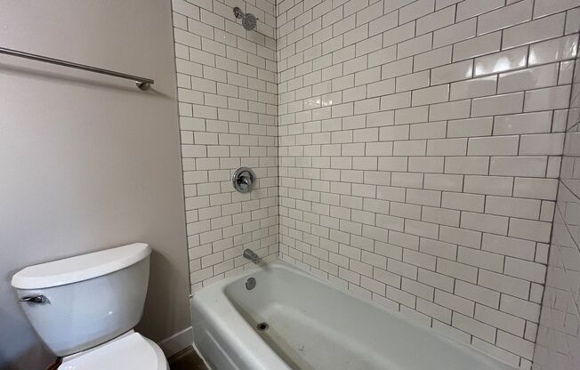 1 bed, 1 bath, $1,295, Unit 215