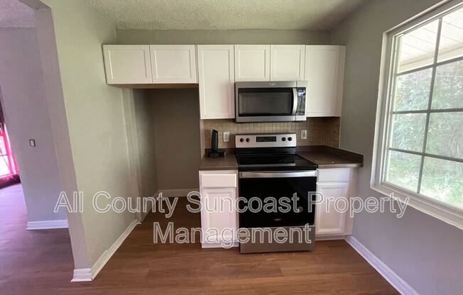 2 beds, 1 bath, 924 sqft, $1,695