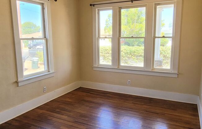 Craftsman home 2bed 1 bath, garage on a 11,000  sqft lot! North College area