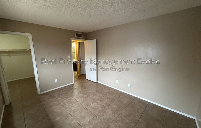 2 beds, 1 bath, 957 sqft, $999, Unit A