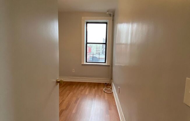 1 bed, 1 bath, $1,600, Unit 14