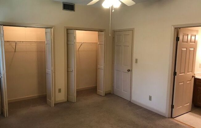 2 beds, 2 baths, 1,600 sqft, $940