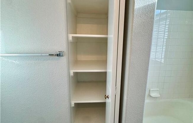3 beds, 2 baths, $1,445, Unit # 4822