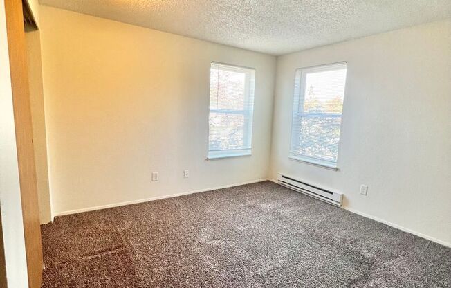 3 beds, 2 baths, 1,050 sqft, $1,950, Unit J-066