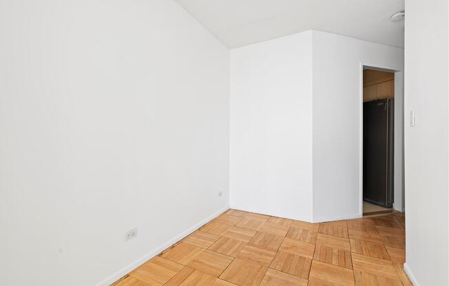 Studio, 1 bath, 520 sqft, $4,100, Unit 49O