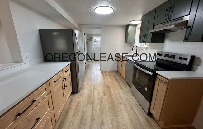 2 beds, 1 bath, 1,053 sqft, $2,195, Unit 2550 1/2 Edision