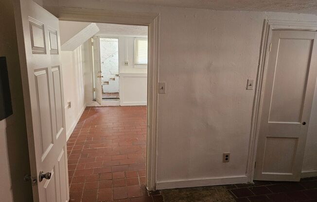 1 bed, 1 bath, 950 sqft, $1,000, Unit 915 #9