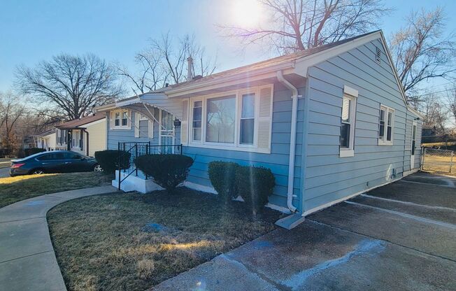 "Charming 3BD Home: Pet-Friendly Haven with Fenced Yard!"