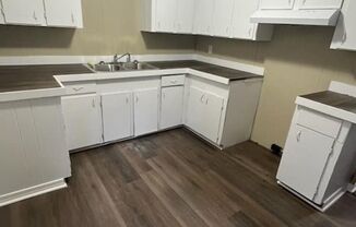 2 beds, 1 bath, $800, Unit B