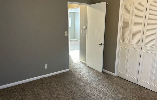 2 beds, 1 bath, 750 sqft, $1,070, Unit B04 1034 16