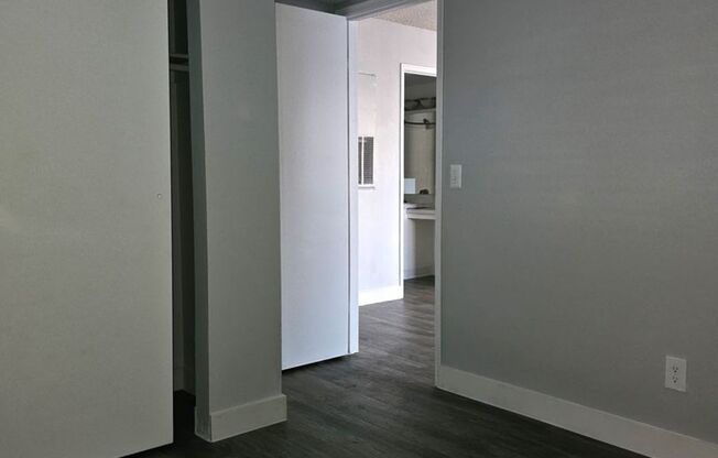 2 beds, 1 bath, 721 sqft, $999, Unit 2050