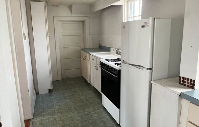 2 beds, 1 bath, $1,395