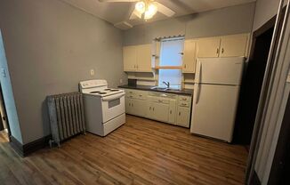 2 beds, 1 bath, $1,300