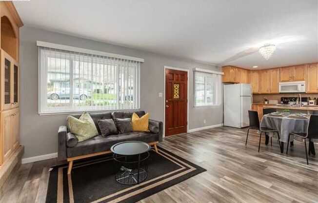 $2,590 - THE NICEST FIRST FLOOR CONDO IN PLEASANTON