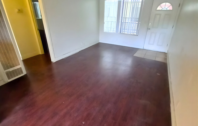 2 Bed/ 2 Bath with Patio | Gated Community | Centrally Located in Long Beach