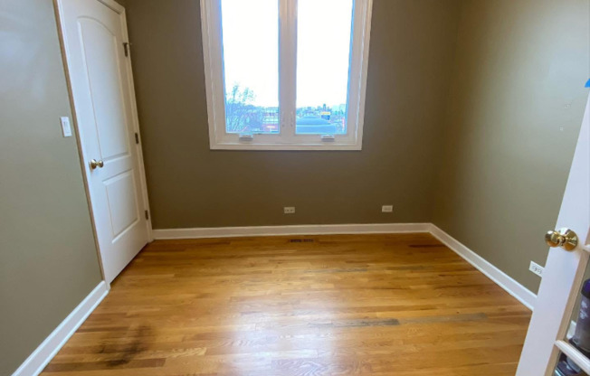 7153 W IRVING PARK RD