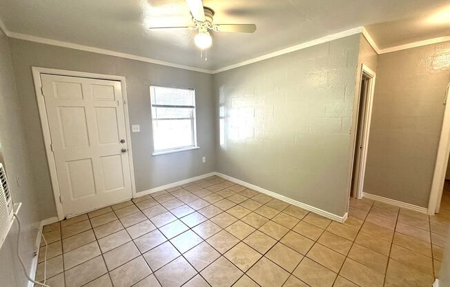 CUTE 2/1 Townhouse w/ New Paint, New Cabinets and Countertops, New Stainless Steel Appliance, Tile Floors Throughout, Walk to FSU and Nightlife! $995/month Available Now!