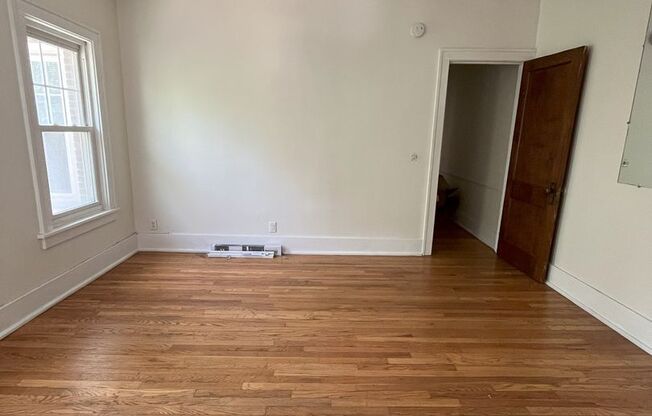 2 beds, 1 bath, $950, Unit Unit 4