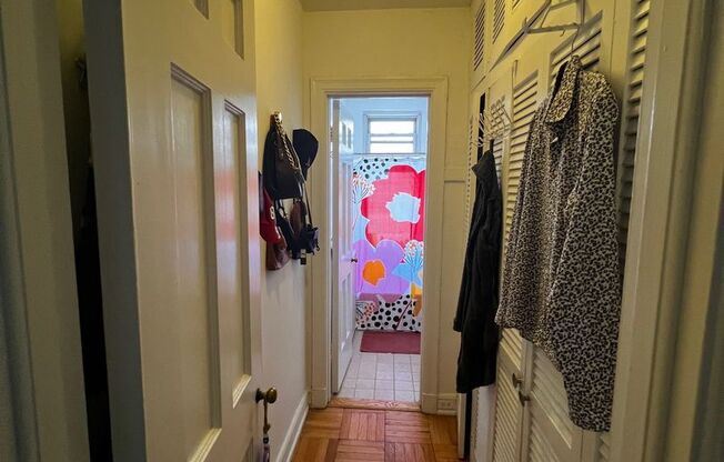 1 bed, 1 bath, $2,000, Unit 902
