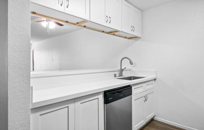Beautiful 2 BR in Great Ocean Beach Location