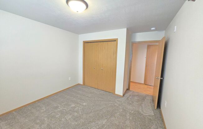 2 beds, 1 bath, 1,090 sqft, $1,230, Unit 3400 304