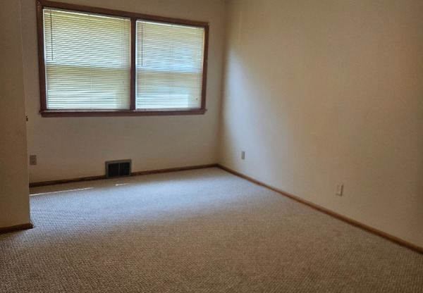 12106 W BLUEMOUND RD