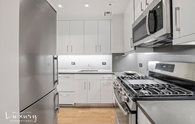 721 5 AVE