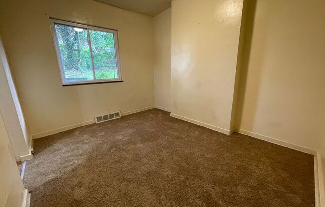 Spacious 3 Bedroom Oakland Townhouse with a Back Patio! A Perfect University of Pittsburgh Location!