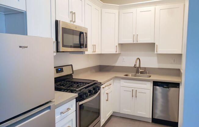 220 E. Valencia Ave.