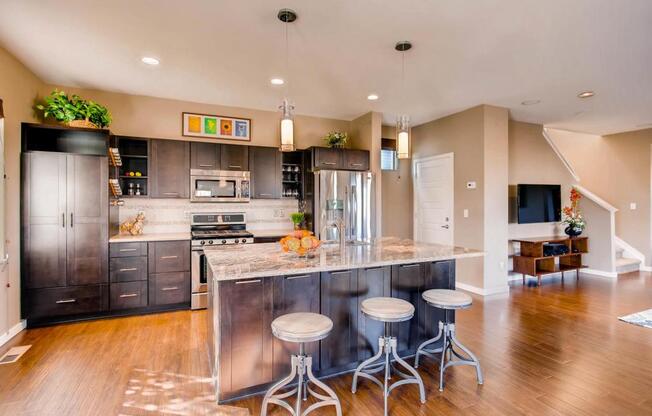 3435 CRANSTON CIR