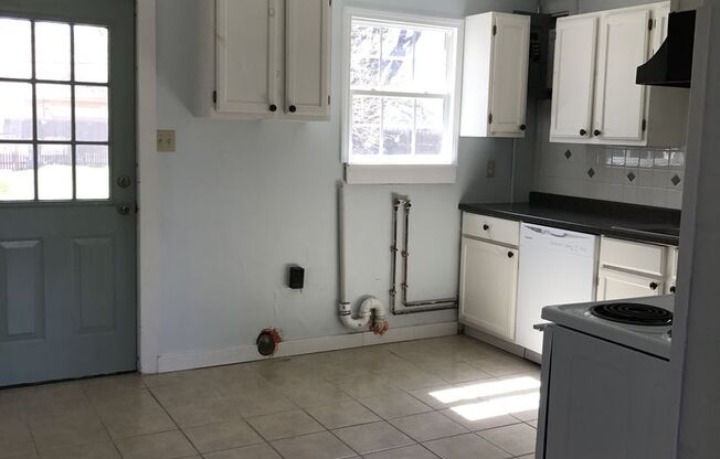 3 beds, 1 bath, $1,050