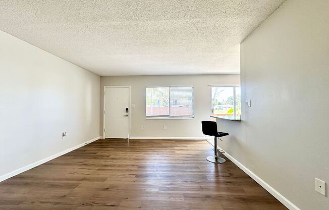 2 beds, 1 bath, 920 sqft, $1,899, Unit 24