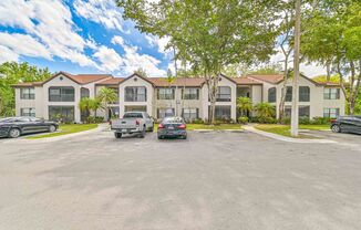 NOW AVAILABLE -  1 Bed 1 Bath Apartment in Naples!