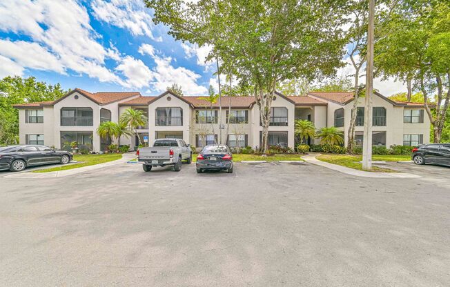 NOW AVAILABLE -  1 Bed 1 Bath Apartment in Naples!