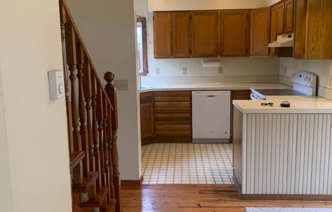 Darling Greenlake Bungalow ! 2 bed, 1.75 bath !