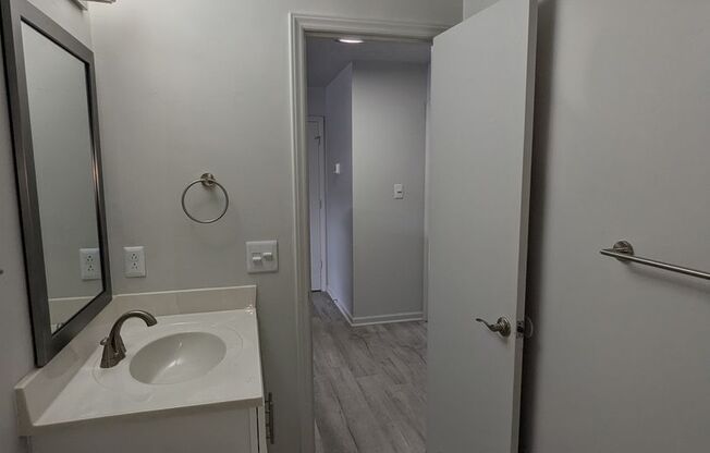 2 beds, 1 bath, 855 sqft, $1,099, Unit 3364-06