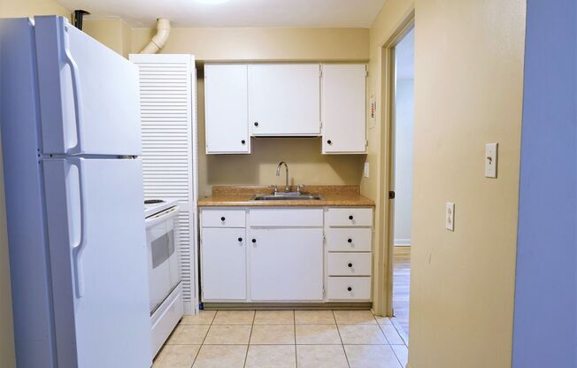 1 bed, 1 bath, $895, Unit 3449 Evergreen apt 8