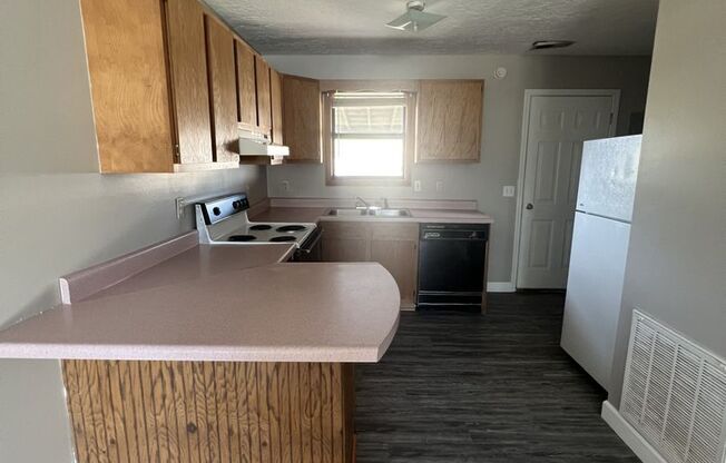 2 beds, 1 bath, 870 sqft, $825, Unit 556 A